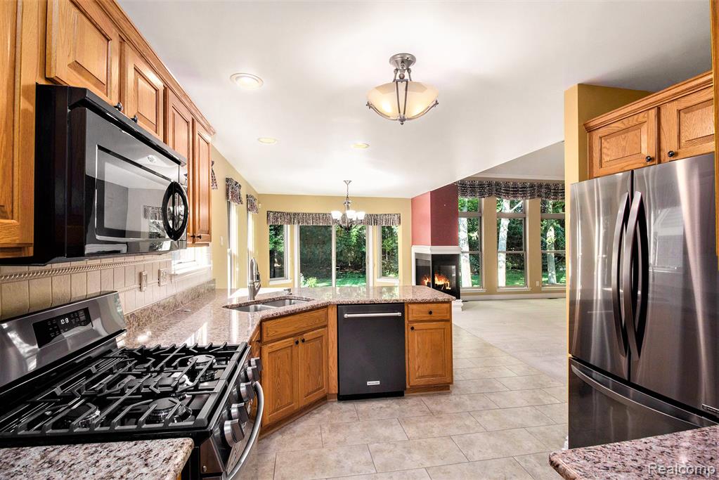 44293 La Domain Drive, Sterling Heights, MI 48314 — Photo 5