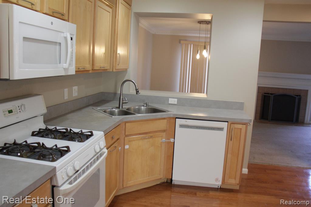 6427 RICHARD Run, West Bloomfield, MI — Photo 12