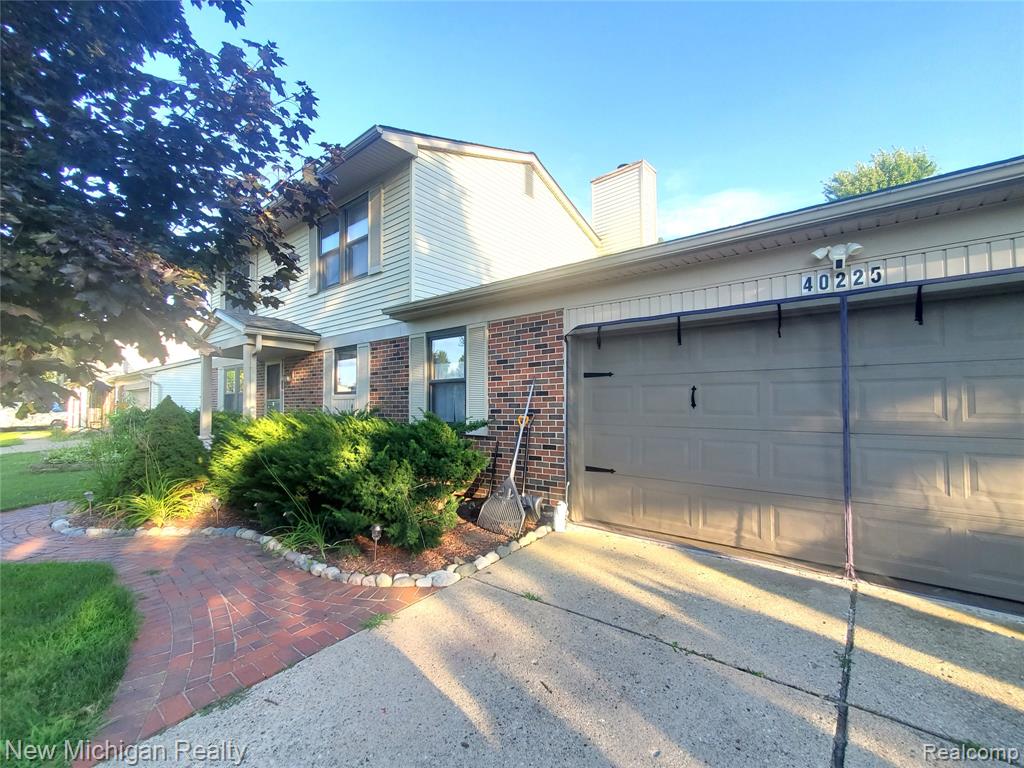 40225 Oak Tree, Novi, MI — front exterior