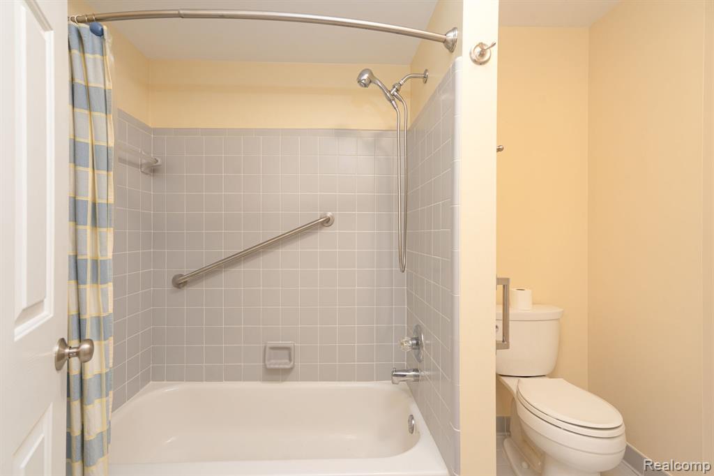 47248 Malburg Way Drive, Macomb, MI 48044 — Photo 45
