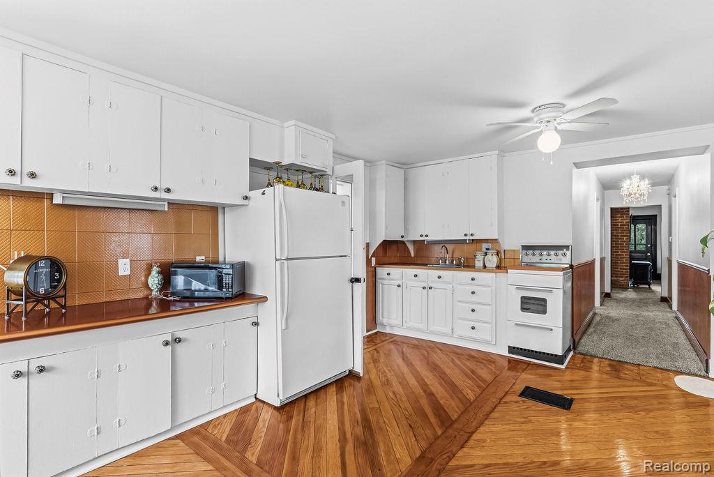 327 Reid Road, Grand Blanc, MI 48439 — Photo 34