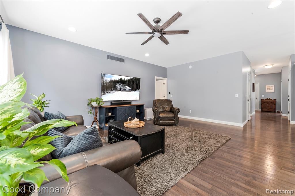 8687 Sunrise Mist Drive, Pinckney, MI 48169 — Photo 12