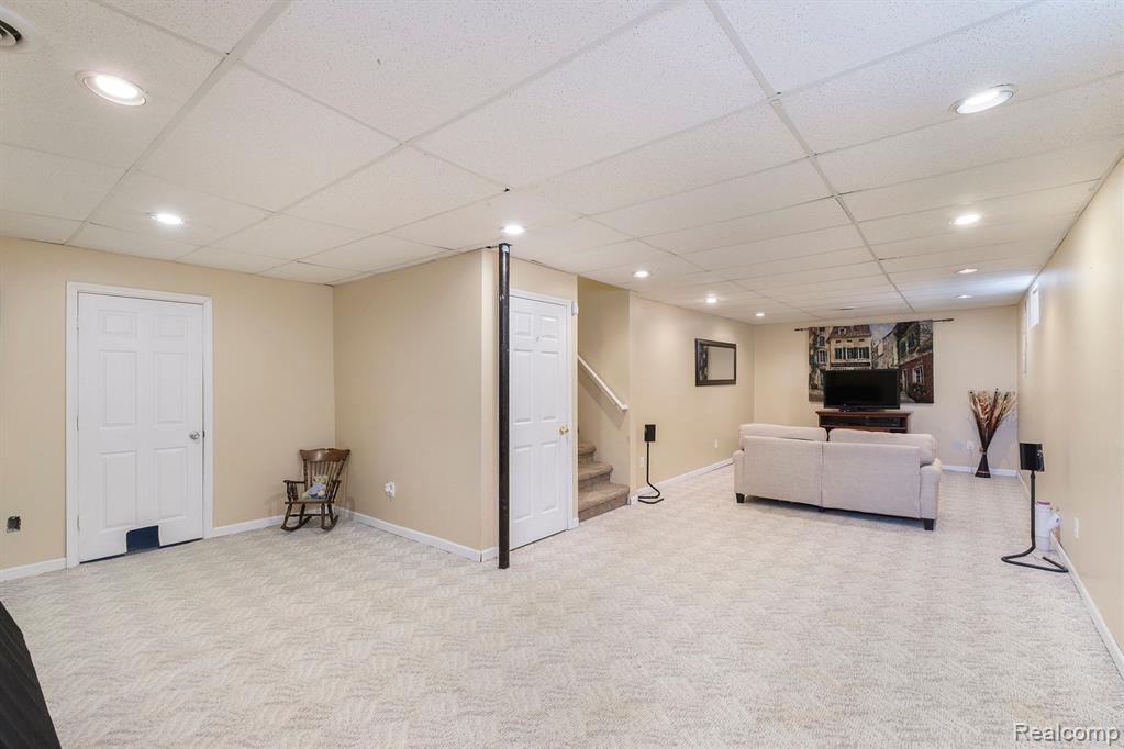 611 HERITAGE Circle, Fenton, MI 48430 — Photo 14