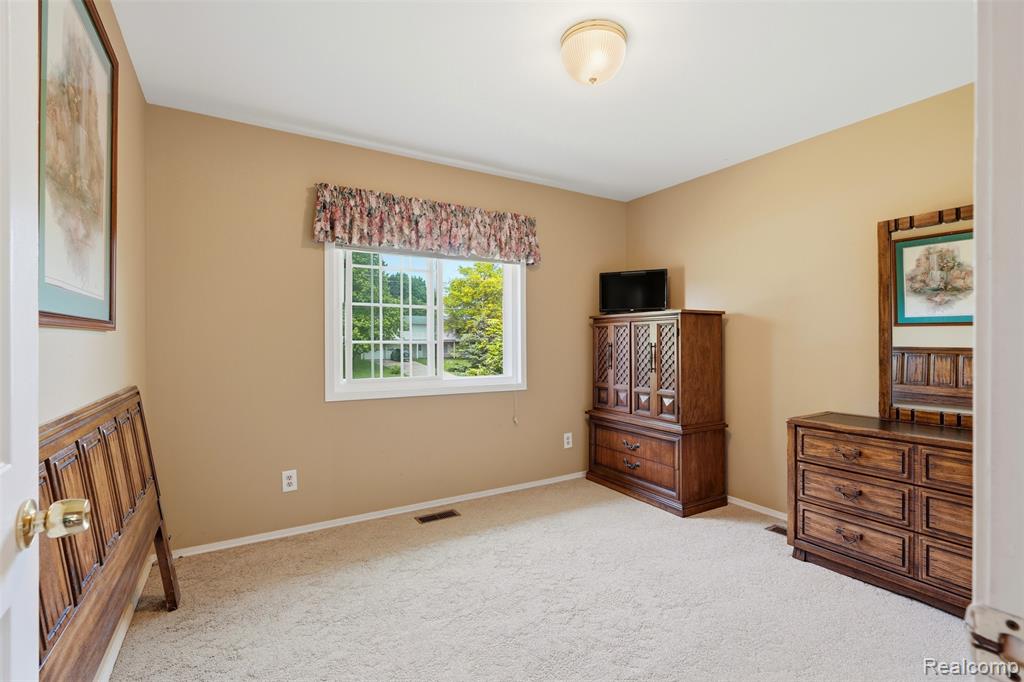 2482 Valley Lane Drive, Grand Blanc, MI 48439 — Photo 24