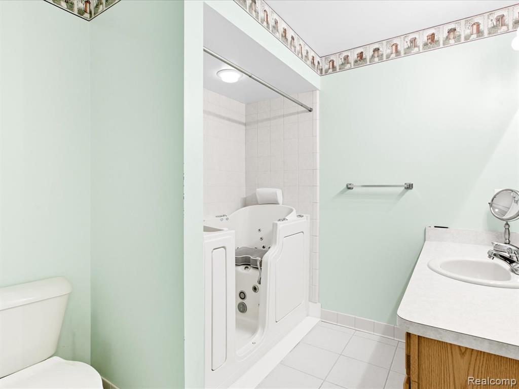 592 Snowbird Circle E, St. Clair, MI 48079 — Photo 18