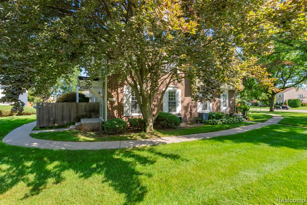 23507 N Rockledge, Novi, MI — Photo 2