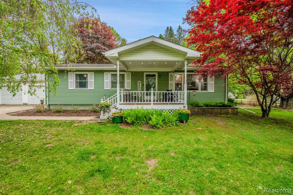 6101 W Beard Road, Perry, MI 48872 — front exterior