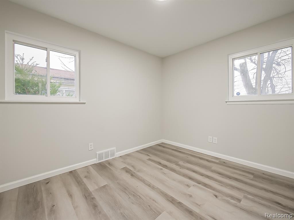 536 Emerson Avenue, Pontiac, MI 48342 — Photo 12