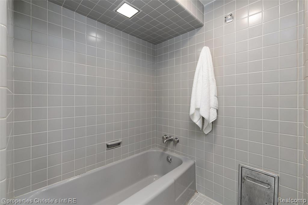 1925 Wellesley Drive, Detroit, MI 48203 — Photo 37