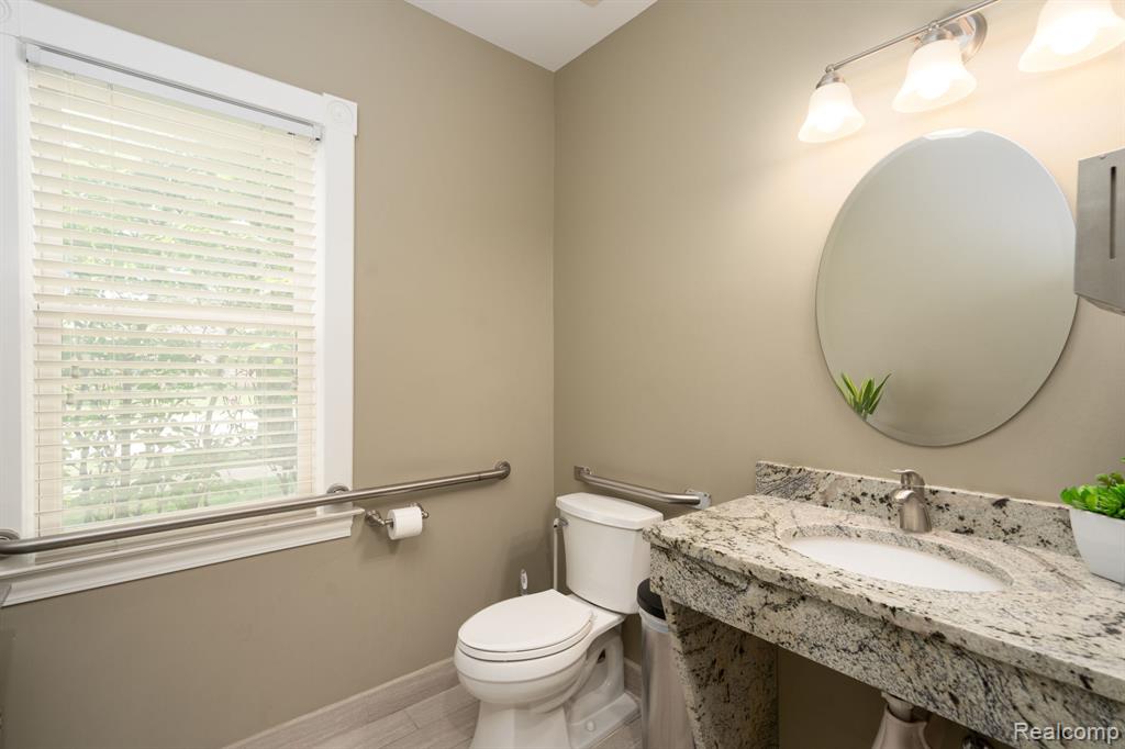 640 W University Drive, Rochester, MI 48307 — Photo 20