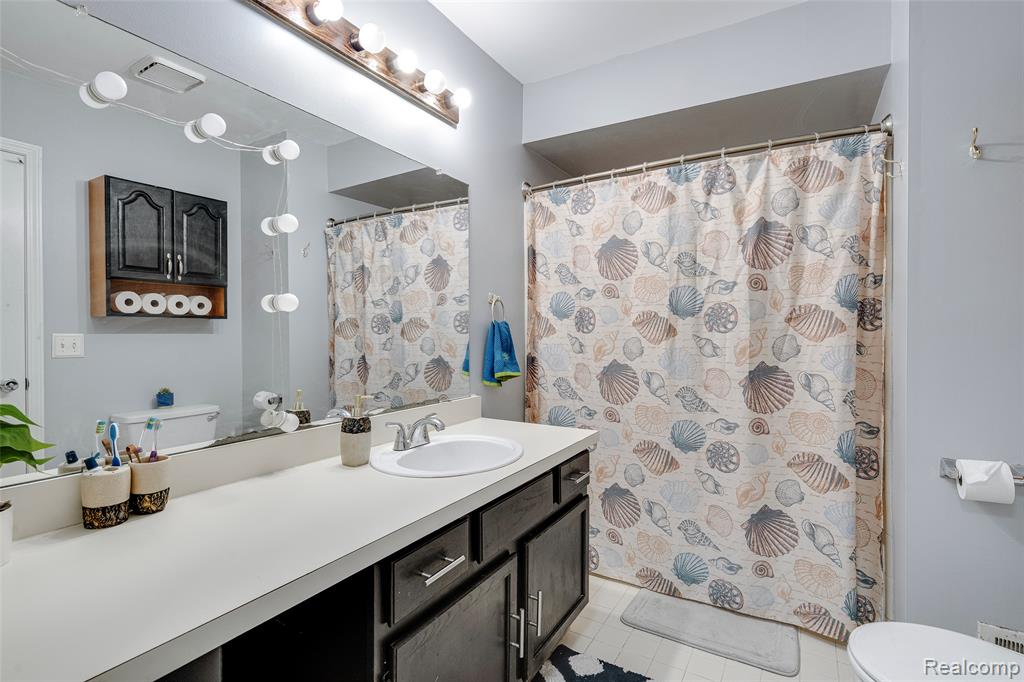 7783 Princeton Court, 56, Westland, MI — Photo 23