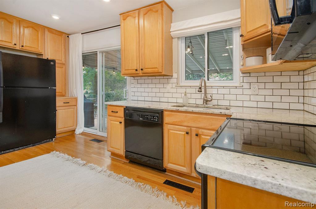 950 HARTSOUGH, Plymouth, MI 48170 — Photo 6