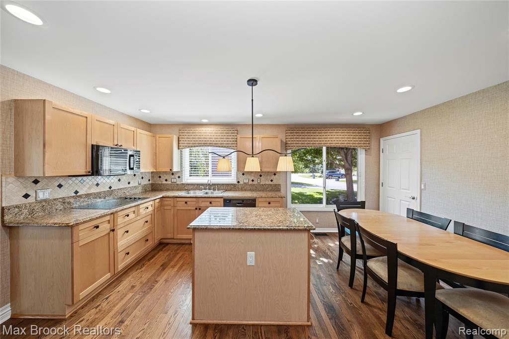 5015 Lake Vista Drive, West Bloomfield, MI 48323 — Photo 19