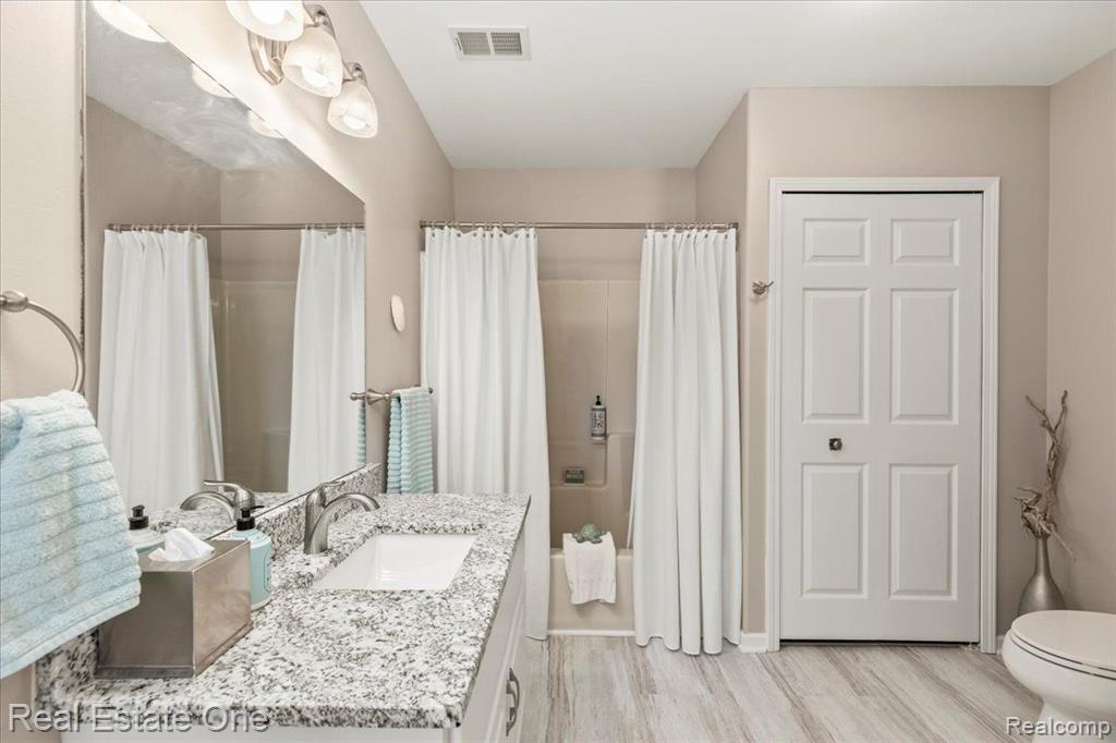 566 BAY POINTE Drive, Oxford, MI 48371 — Photo 56