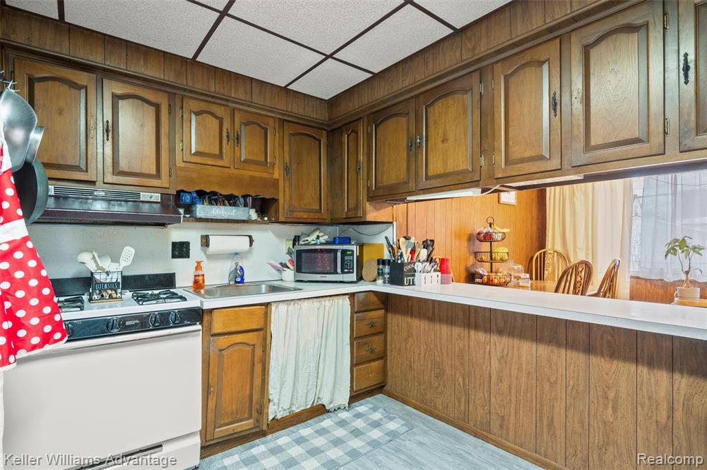 2085 Thomas Street, Lincoln Park, MI 48146 — Photo 11