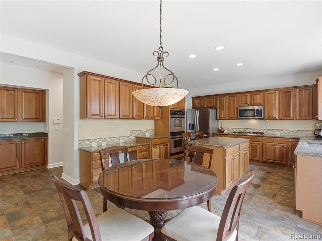5454 Creekmonte Drive, Rochester, MI 48306 — Photo 16