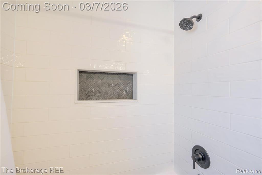 4405 Green Lake Road, West Bloomfield, MI 48323 — Photo 34