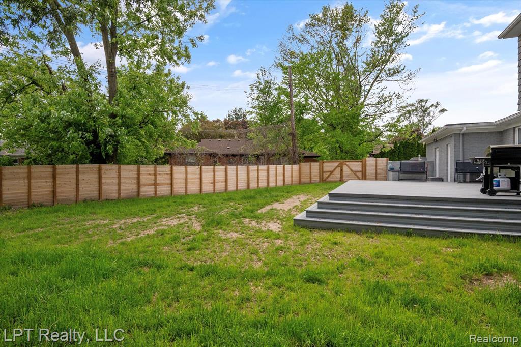 18441 ROSELAND Boulevard, Lathrup Village, MI 48076 — Photo 55