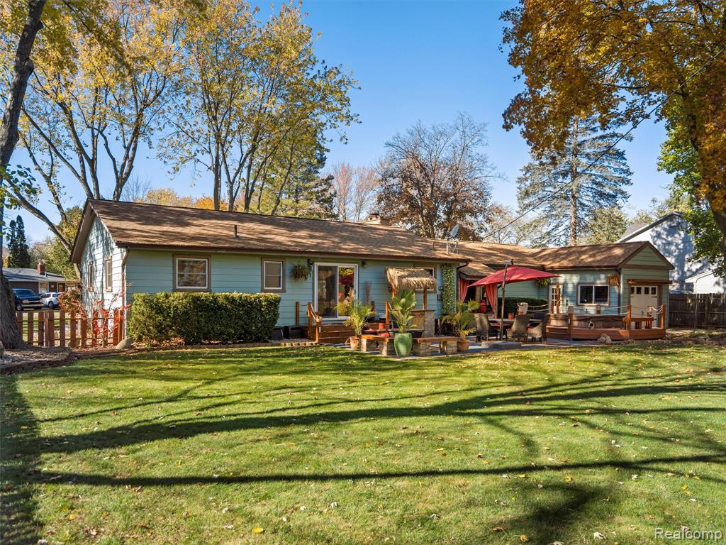6410 Paramus, Clarkston, MI — Photo 2