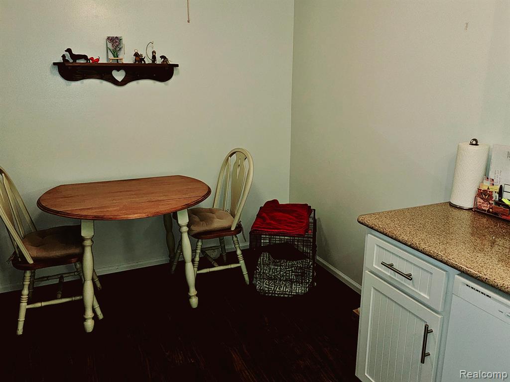 275 LAKE VILLAGE Drive, Walled Lake, MI 48390 — Photo 17