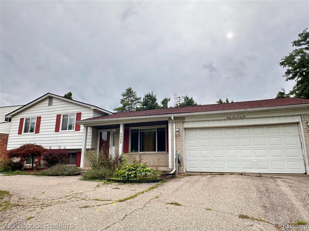 6942 Leslee Crest Drive, West Bloomfield, MI