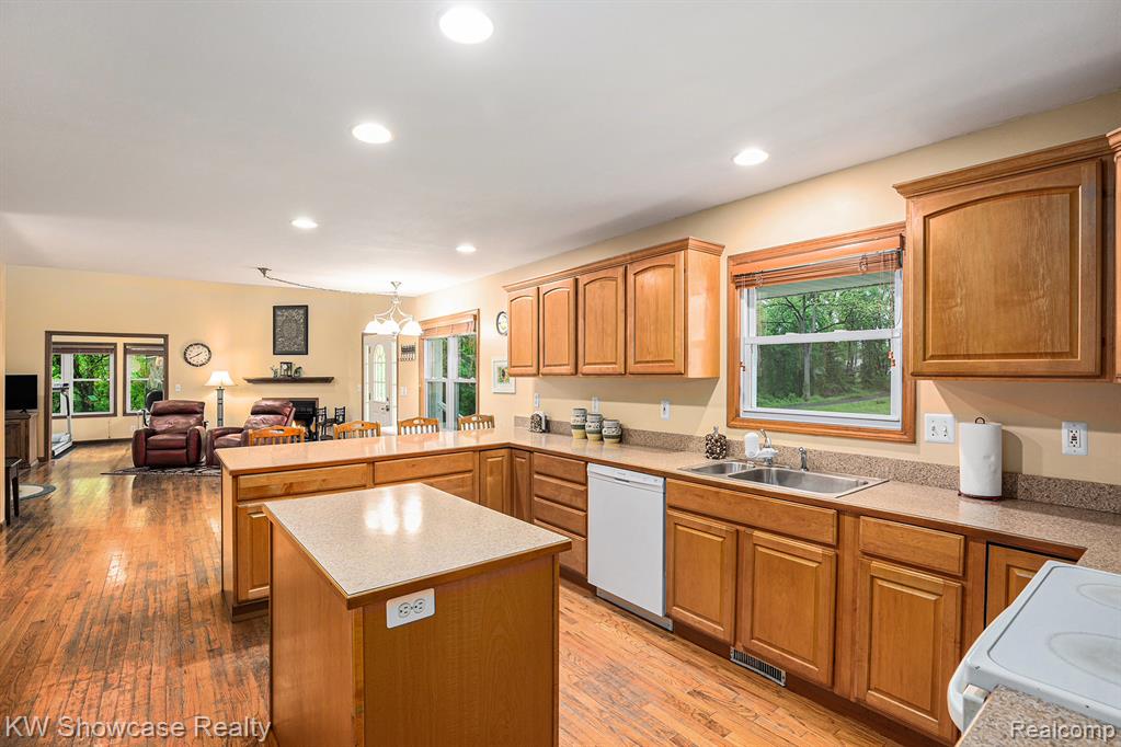 730 Fairview, White Lake, MI 48383 — Photo 5