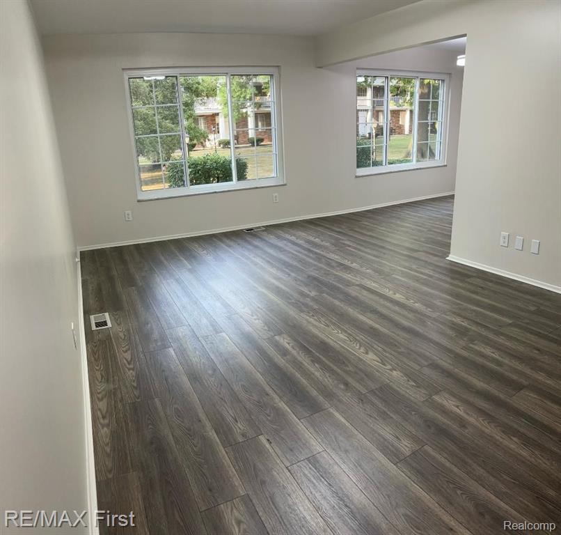 29264 HOOVER Road, 264, Warren, MI 48093 — Photo 3