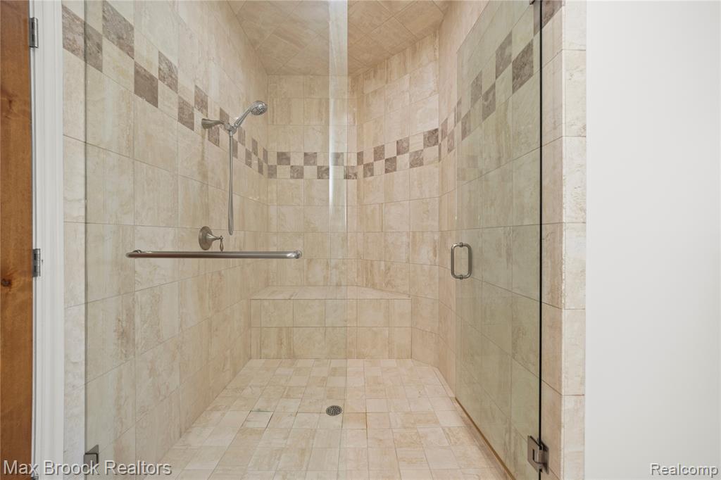 5679 Branford Drive, West Bloomfield, MI — Photo 34