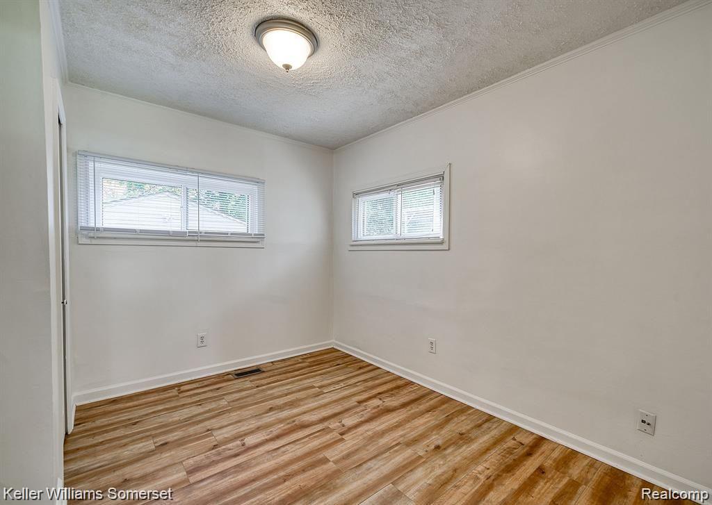 861 W LEWISTON Avenue, Ferndale, MI 48220 — Photo 10