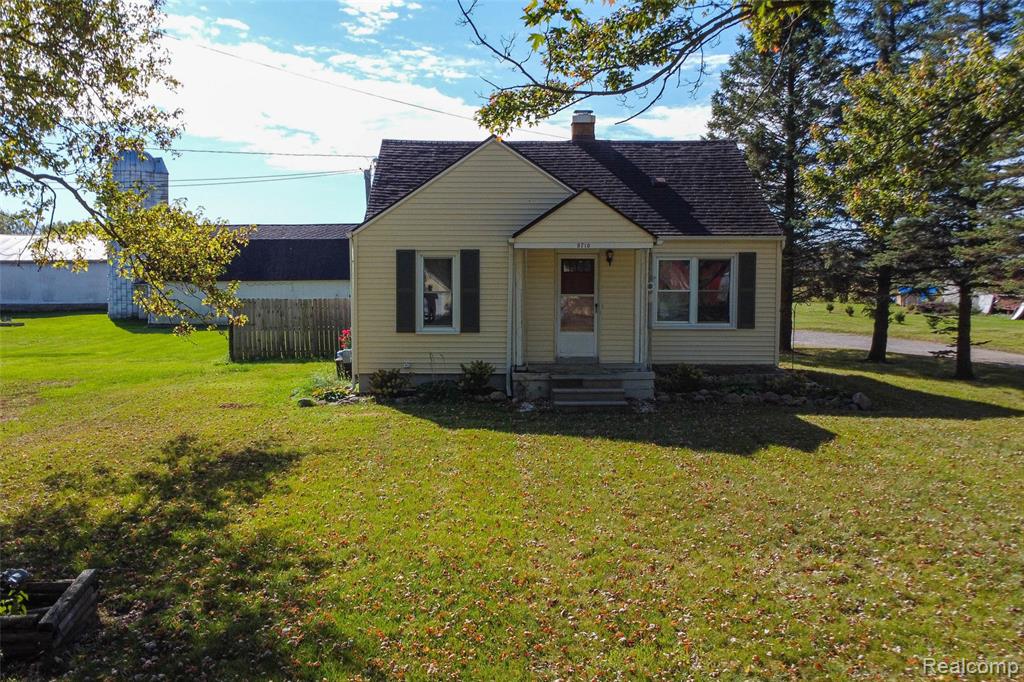 9710 E Newburg Road, Durand, MI 48429 — front exterior