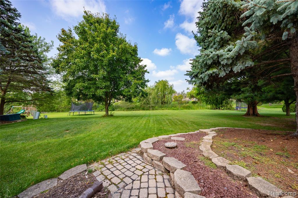 46073 Hollowoode Lane, Macomb, MI 48044 — Photo 4