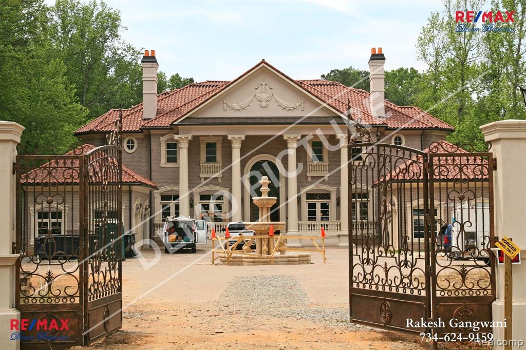 31111 Lahser Road, Beverly Hills, MI 48025