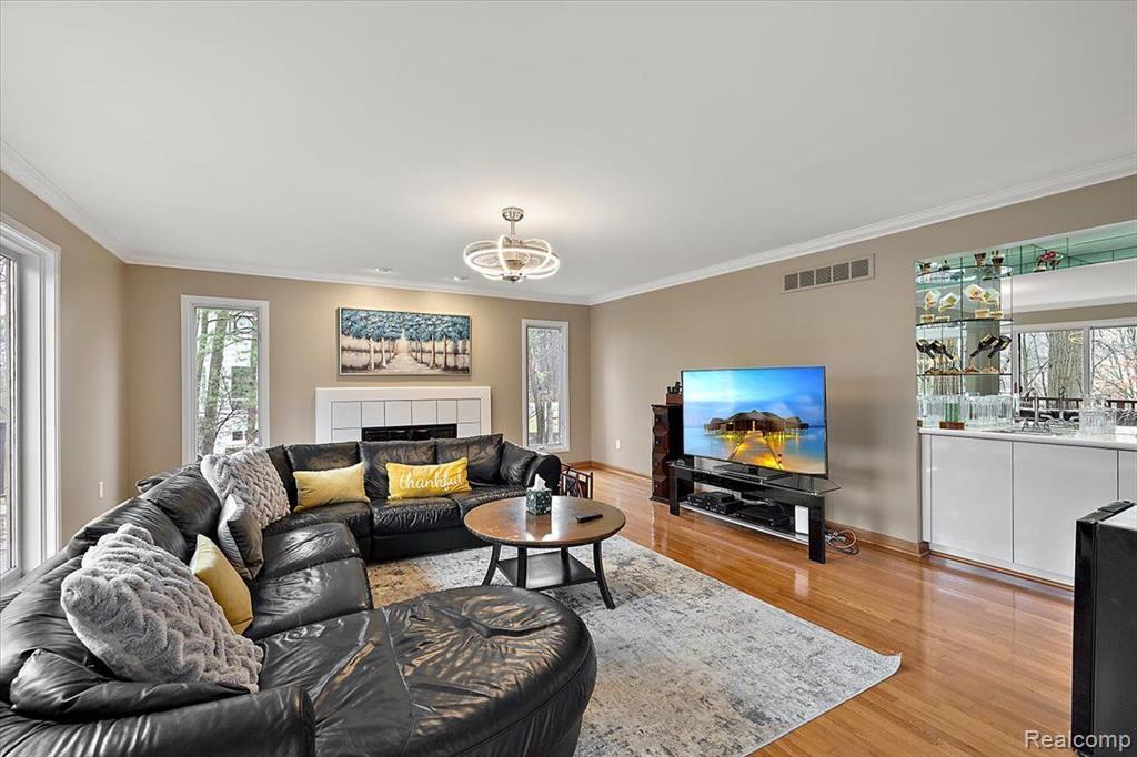 6988 LAKEMONT Circle, West Bloomfield, MI 48323 — Photo 16