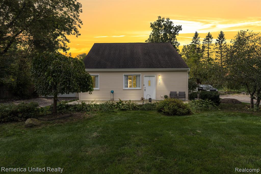 915 BRUSHWOOD Drive, Wolverine Lake, MI 48390 — Photo 25