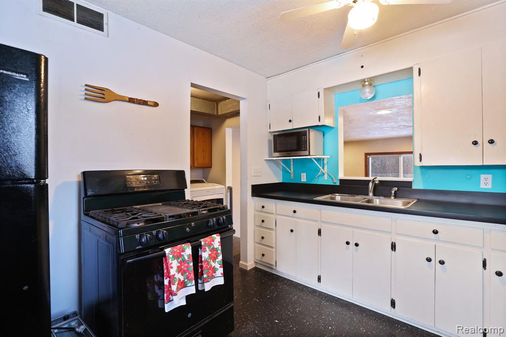5465 Johnson Road, Flushing, MI 48433 — Photo 16