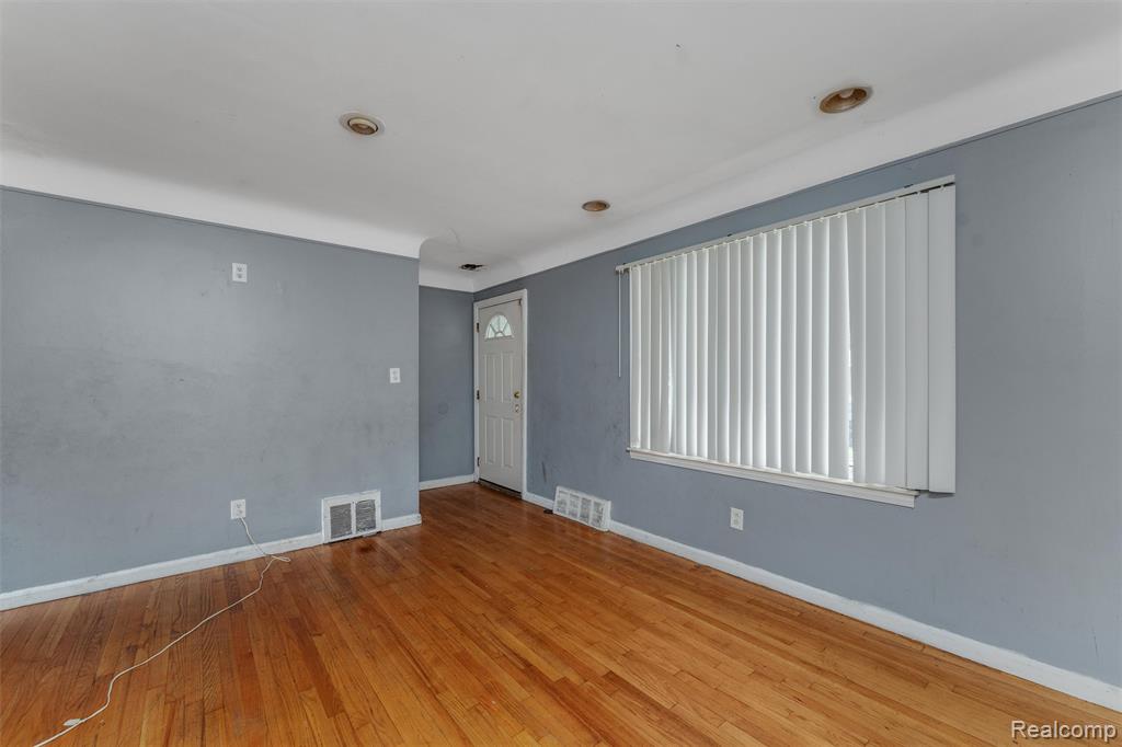 9035 Braile, Detroit, MI 48228 — Photo 16