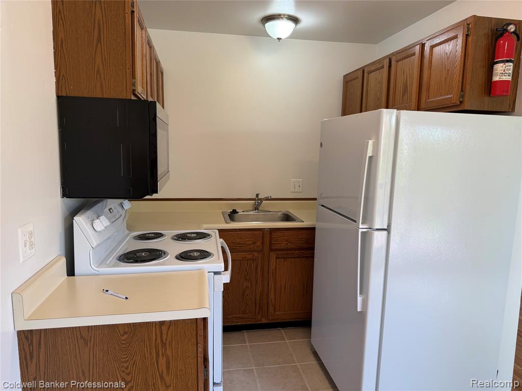 8689 Sterling street, Center Line, MI 48015 — Photo 4