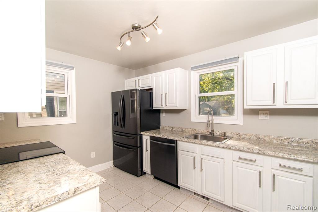 845 E 14 MILE Road, Birmingham, MI 48009 — Photo 5