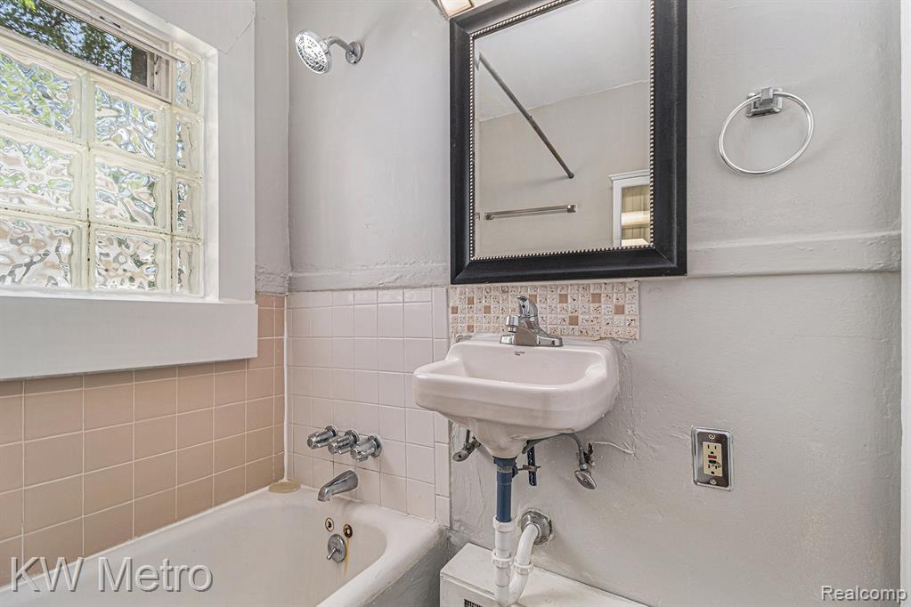 508 West PARKDALE Avenue, Royal Oak, MI 48073 — Photo 11