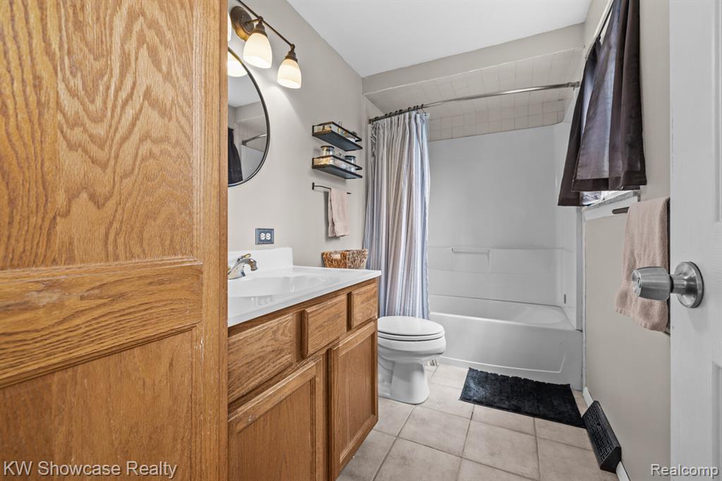 2922 Airport Road, Waterford, MI 48329 — Photo 14