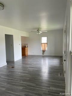 70 E Columbia, Pontiac, MI 48340 — Photo 8