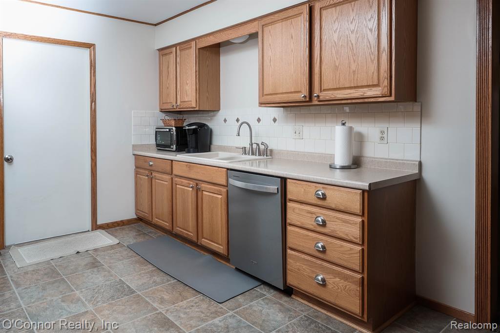 3082 Stoneybrook Lane, Port Huron, MI 48060 — Photo 9