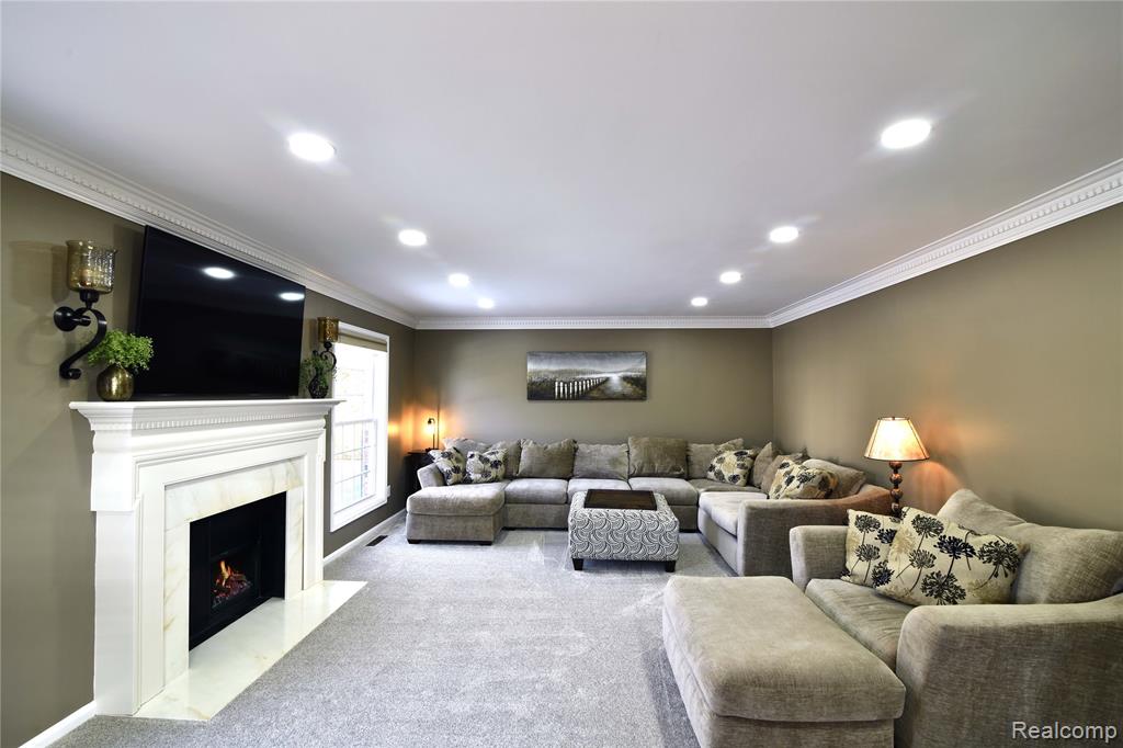 9693 BURNING TREE Drive, Grand Blanc, MI 48439 — Photo 10