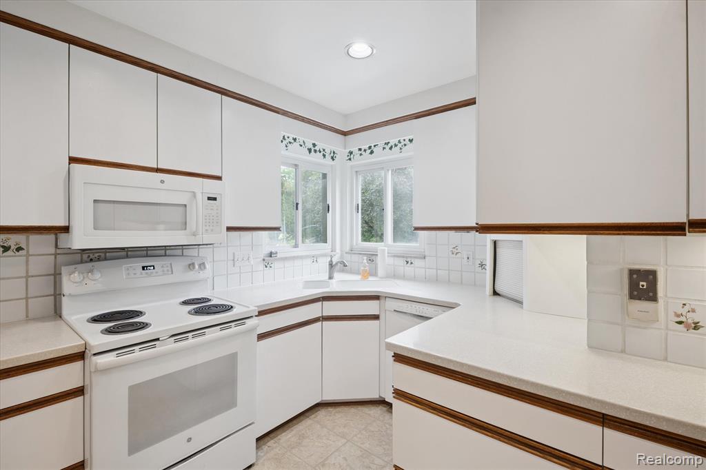 18870 Beverly Road, Beverly Hills, MI 48025 — Photo 11