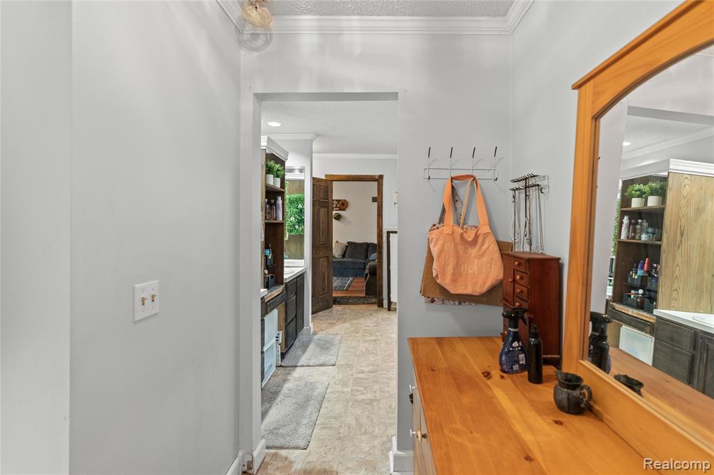 6076 E Carpenter Road, Flint, MI 48506 — Photo 27
