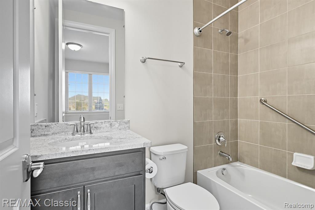 24530 Pinnacle Circle, 25, South Lyon, MI 48178 — Photo 15