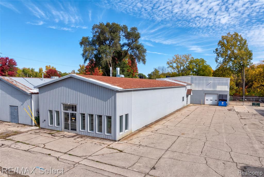 4211 Fenton Road, Burton, MI 48529