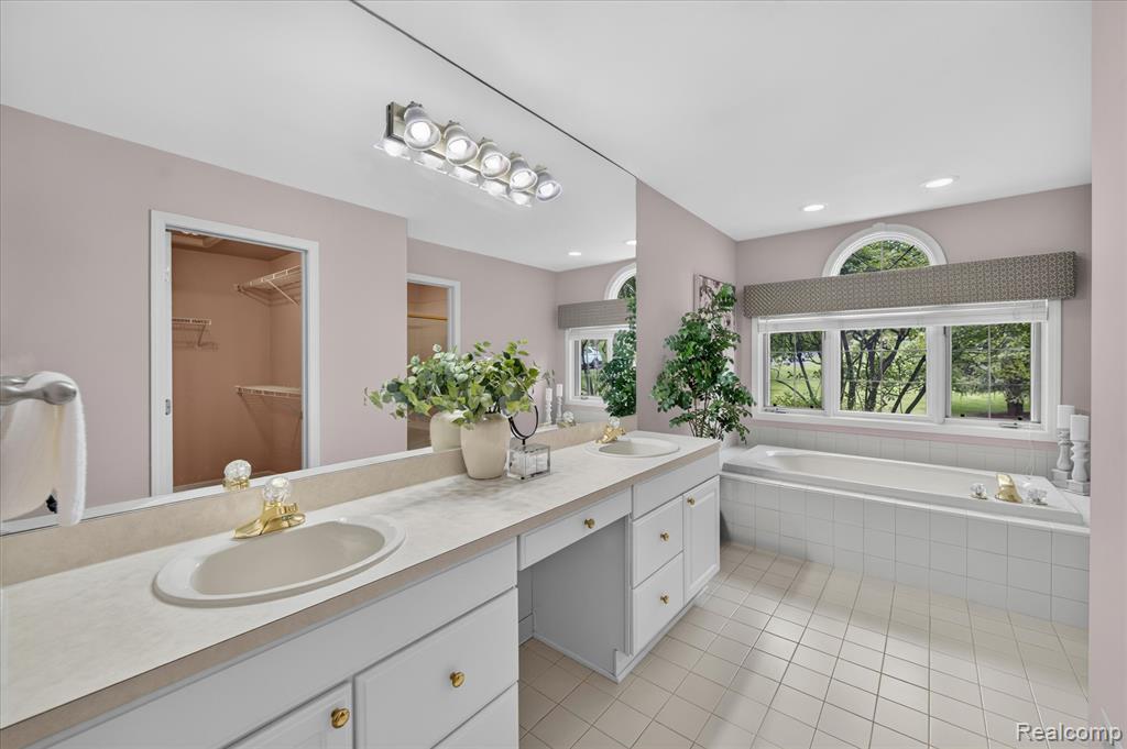 5079 Pinewood Drive, Brighton, MI 48116 — Photo 22