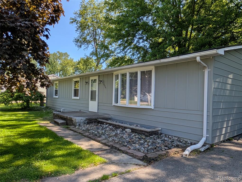 26241 Weigel Road, New Boston, MI 48164 — Photo 2