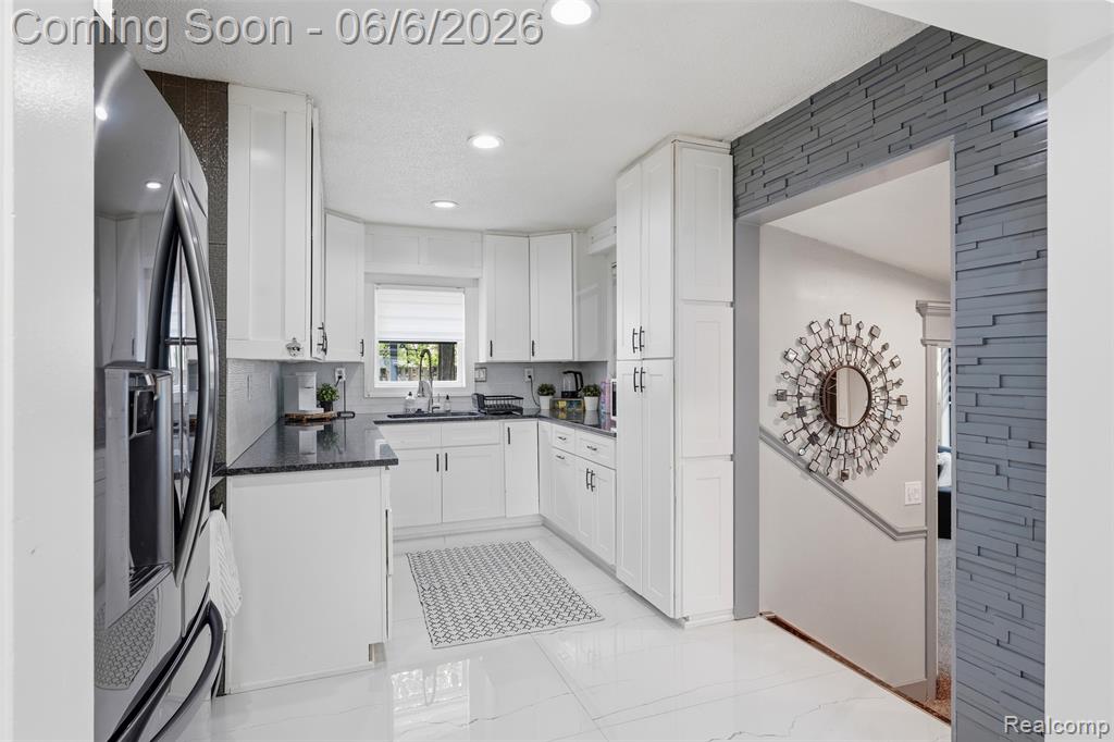 7723 Hazelton Street, Dearborn Heights, MI 48127 — Photo 10